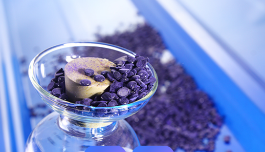 硼?；? /> 
</p>
<h4>
	　　二、化學性質(zhì)
</h4>
　　?穩(wěn)定性?：化學性質(zhì)相對穩(wěn)定，但在一定條件下可能與其他物質(zhì)發(fā)生反應。例如，在特定的酸堿環(huán)境或高溫高壓條件下，其化學結構可能會發(fā)生變化，從而影響其性能和應用效果。<br />
　　?鈷含量?：鈷含量是衡量硼?；捹|(zhì)量的重要指標之一，一般鈷含量在22.5±0.5%，也有產(chǎn)品鈷含量為15.5±0.5%。較高的鈷含量通常意味著產(chǎn)品具有更好的粘合促進效果等性能。<br />
<h4>
	　　三、應用特性
</h4>
　　?粘合促進?：作為橡膠與鍍銅、鍍鋅鋼絲的粘合促進劑，比普通的鈷鹽粘合力強。在橡膠制品生產(chǎn)中，能夠顯著提高橡膠與鋼絲骨架材料之間的粘合強度，增強制品的整體性能和使用壽命。例如，在鋼絲子午線輪胎的生產(chǎn)中，使用硼?；捒梢杂行Х乐馆喬ピ谑褂眠^程中出現(xiàn)鋼絲與橡膠脫層的現(xiàn)象。<br />
　　?耐性優(yōu)良?：具有良好的耐熱、耐濕、耐蒸汽、耐鹽水和防止金屬腐蝕等性能。在復雜的使用環(huán)境下，能夠保持穩(wěn)定的性能，確保橡膠制品的質(zhì)量和可靠性。例如，在海洋環(huán)境或高溫高濕的工作條件下，使用硼?；捵鳛檎澈洗龠M劑的橡膠制品依然能夠保持良好的粘合性能和物理性能。<br />
　　?抗老化性好?：能夠有效抵抗橡膠在使用過程中因氧化、光照、熱等因素引起的老化現(xiàn)象，延長橡膠制品的使用壽命。這使得硼?；捲谝恍ο鹉z制品耐久性要求較高的領域得到廣泛應用，如汽車制造、航空航天等。<br /></div>
      <div   id=